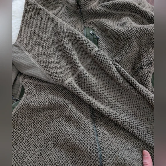 Patagonia Men’s 2009 MARS R2 Regulator Army Green Fleece Jacket XL - Picture 6 of 9